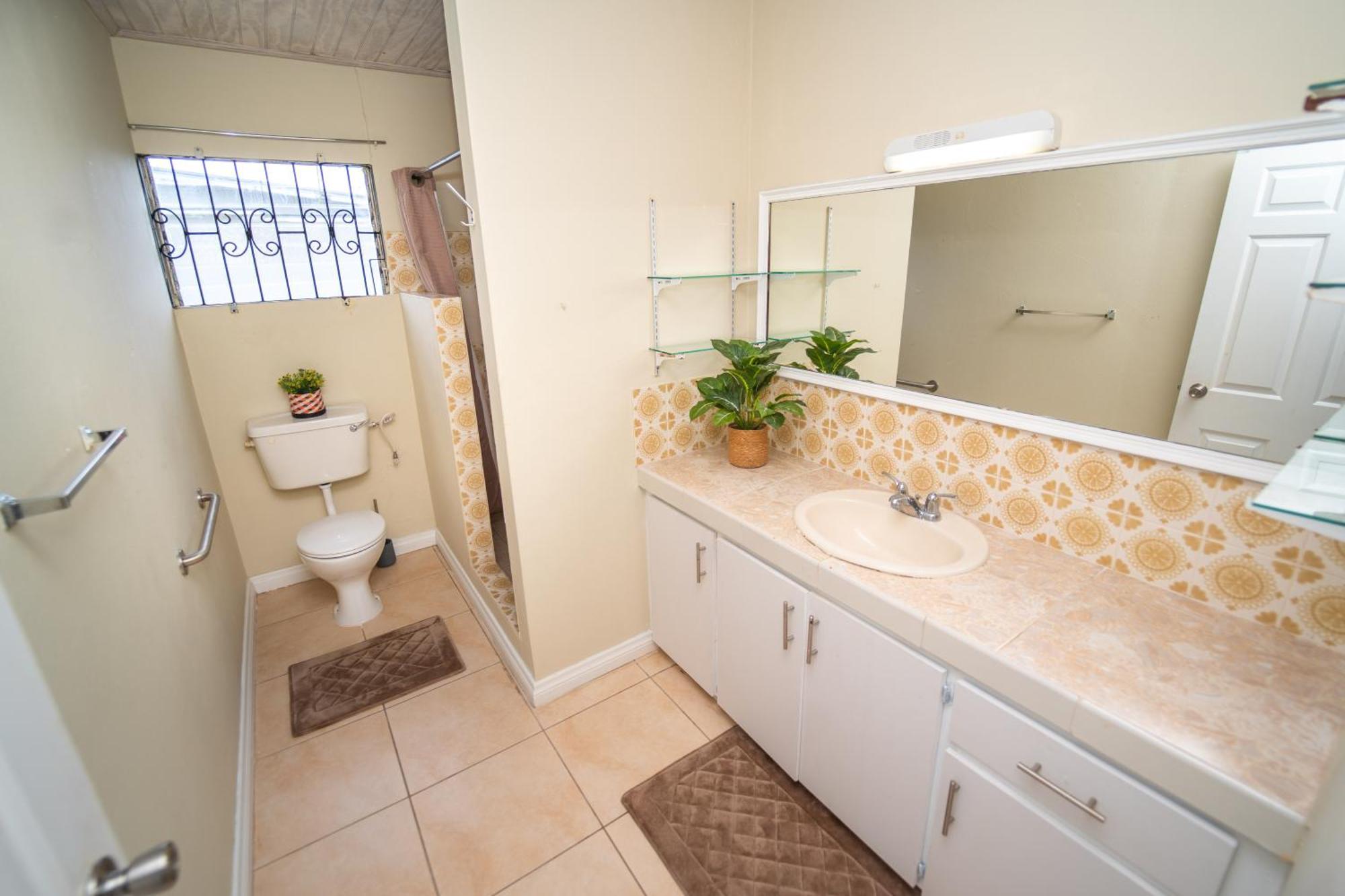 Spacious 3-Bedroom Home - Regency Park Bridgetown Esterno foto