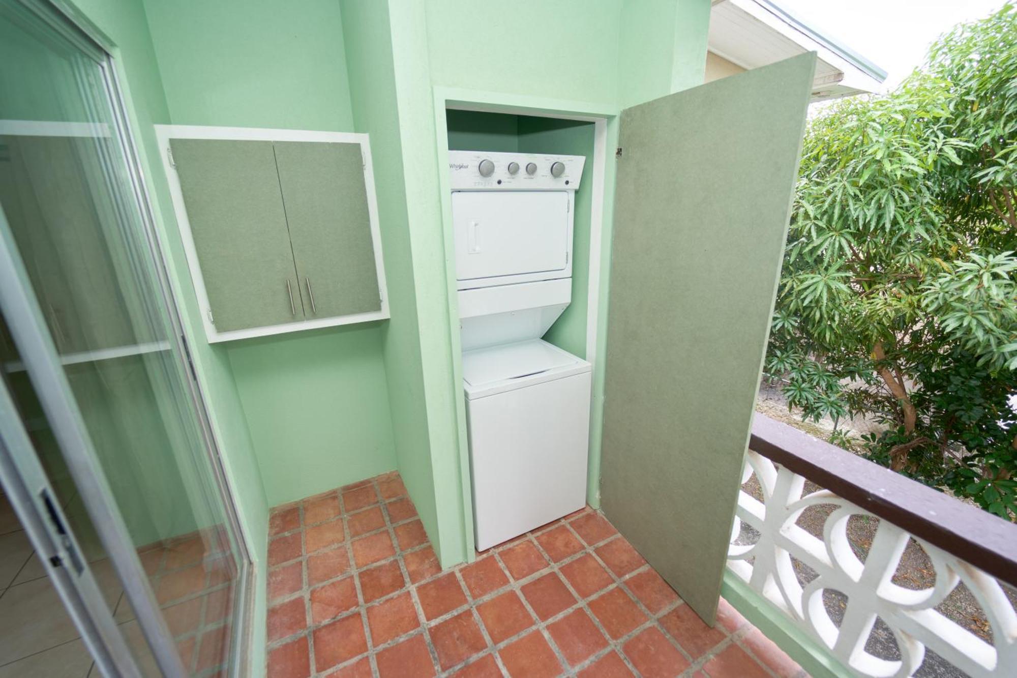 Spacious 3-Bedroom Home - Regency Park Bridgetown Esterno foto