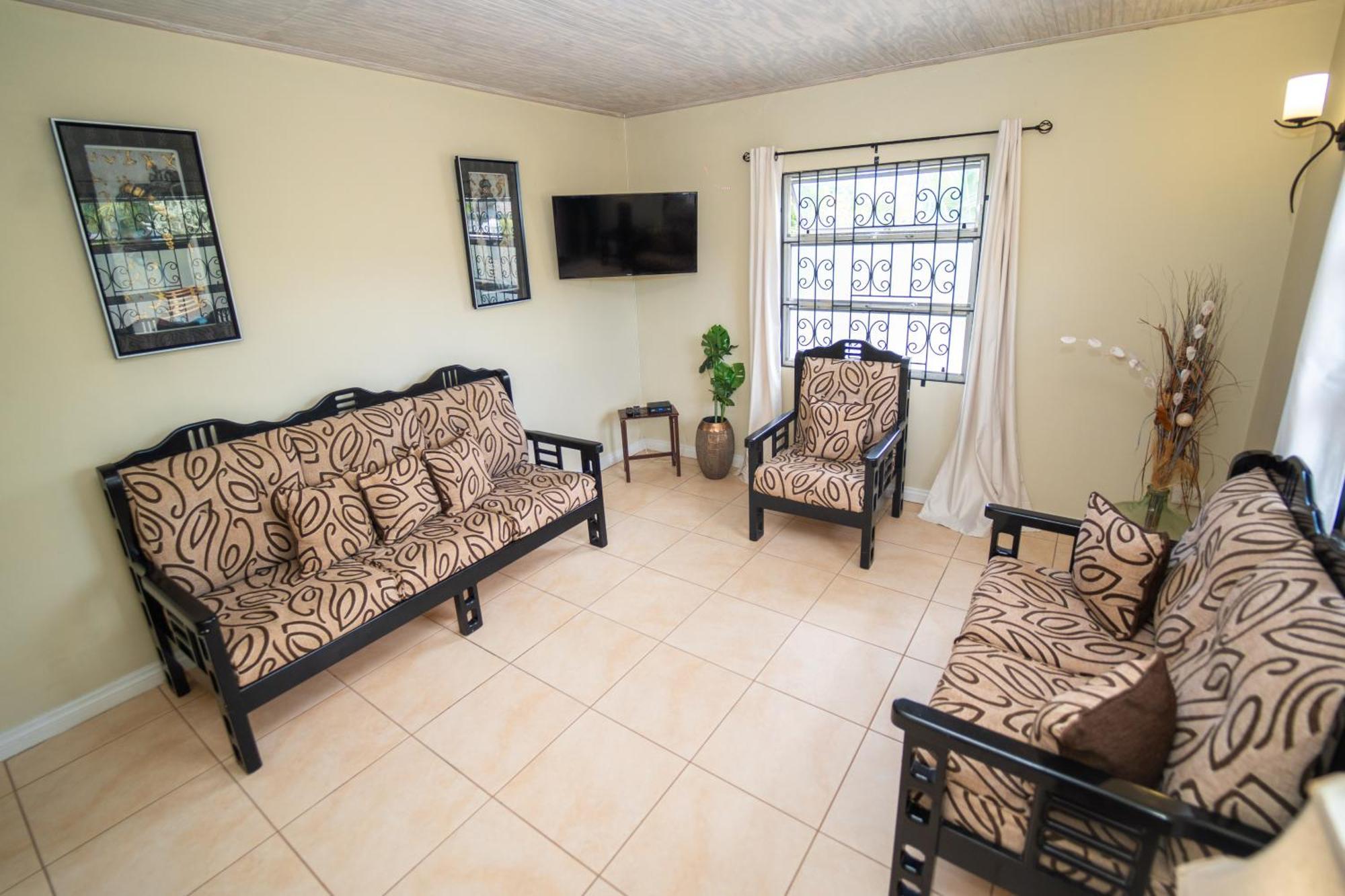 Spacious 3-Bedroom Home - Regency Park Bridgetown Esterno foto